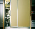 Применение кожаной панели Olive в изготовлении шкафа для кухонных принадлежностей в дизайне интерьера 