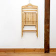 Деревянный стул со спинкой, которая теперь имеет дополнительную функцию - вешалка для пальто