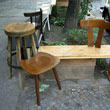 Все составляющие этого решения - уже использованные кем-то всевозможные «сидушки» - от старого деревянного барного стула, до обшитого тканью стула для гостиной