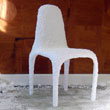 Материал Bronze Poly Chair визуально создает ощущение, что перед нами находится стул из снега